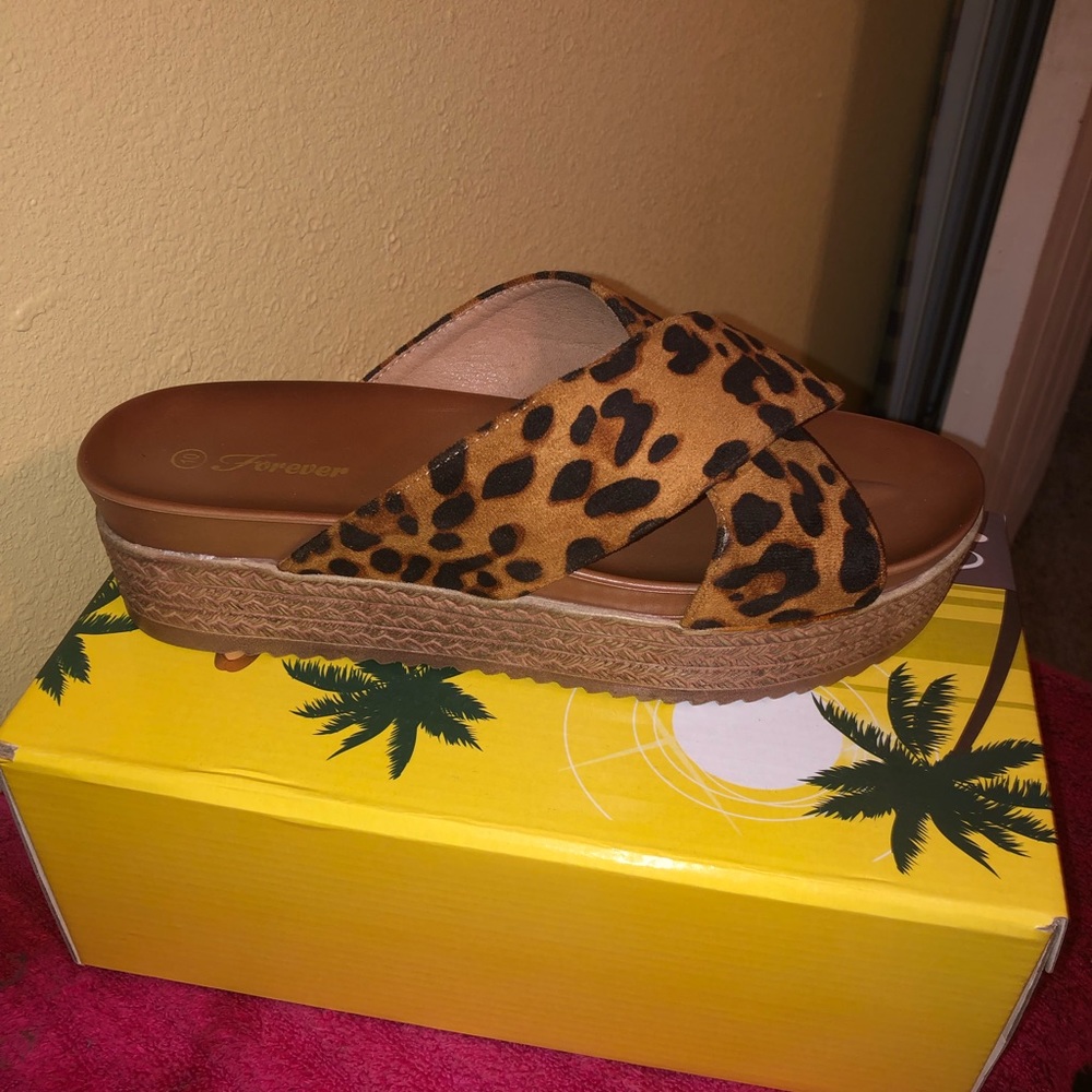 Cute platform leopard print slides size 10